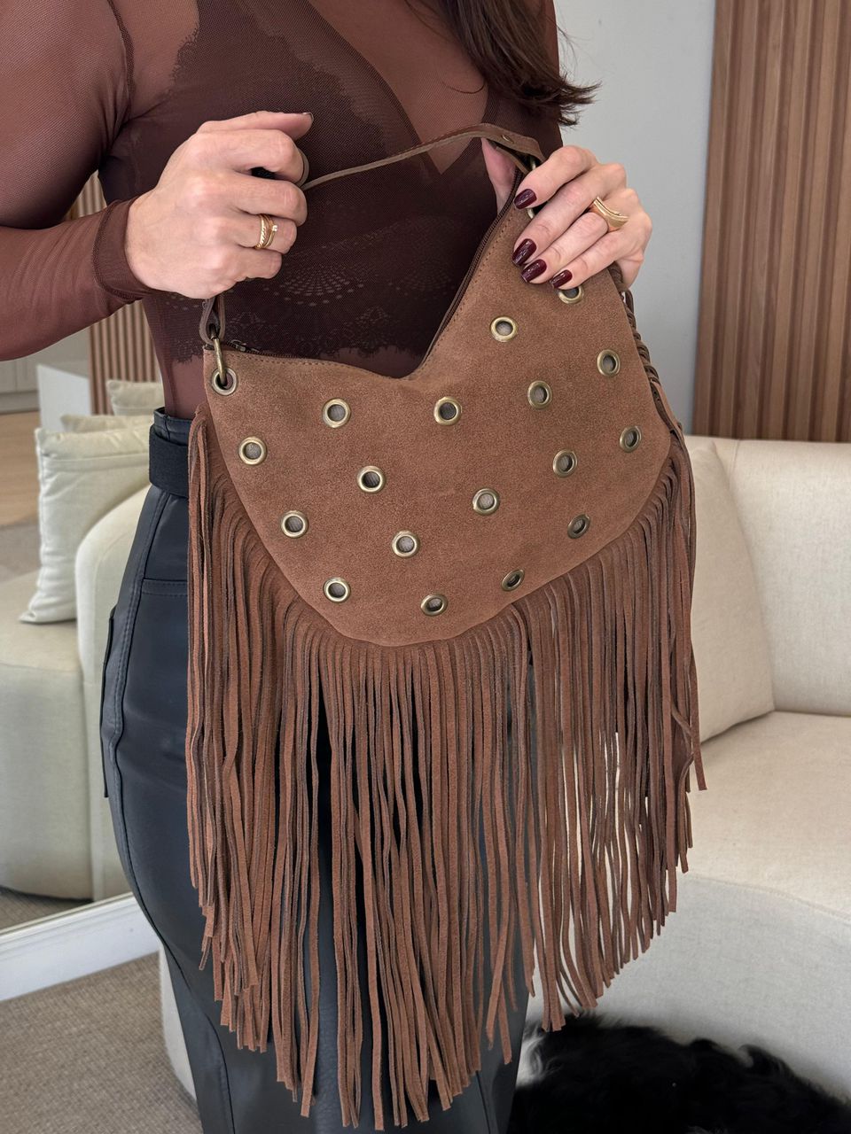 Bolsa em couro camurça com franjas Lauana - Arpaia