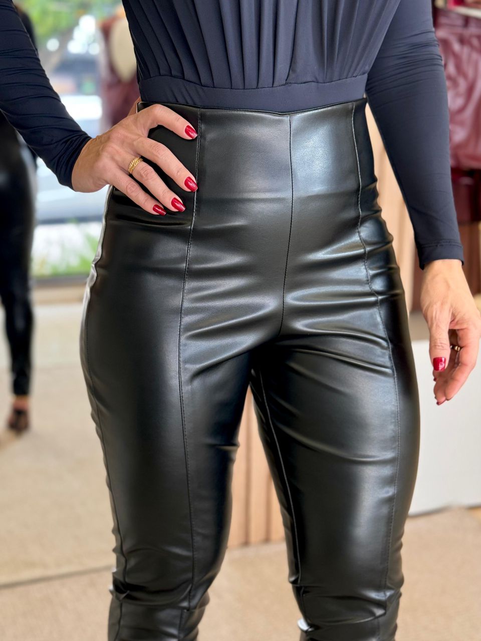 Calça Courino Skinny Preta Francesca