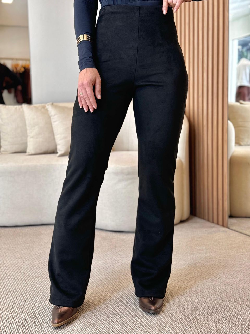 Calça Flare Suede Elizabeth Preta