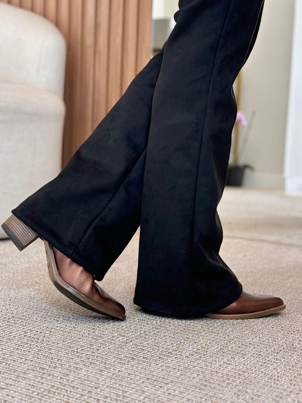 Calça Flare Suede Elizabeth Preta