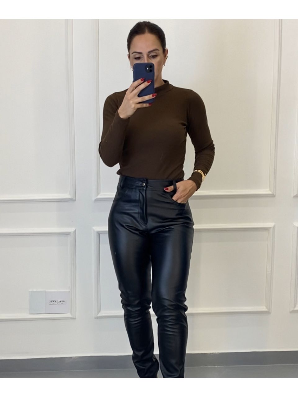 Blusa Canelada Marrom Manga Longa Bianca - Arpaia