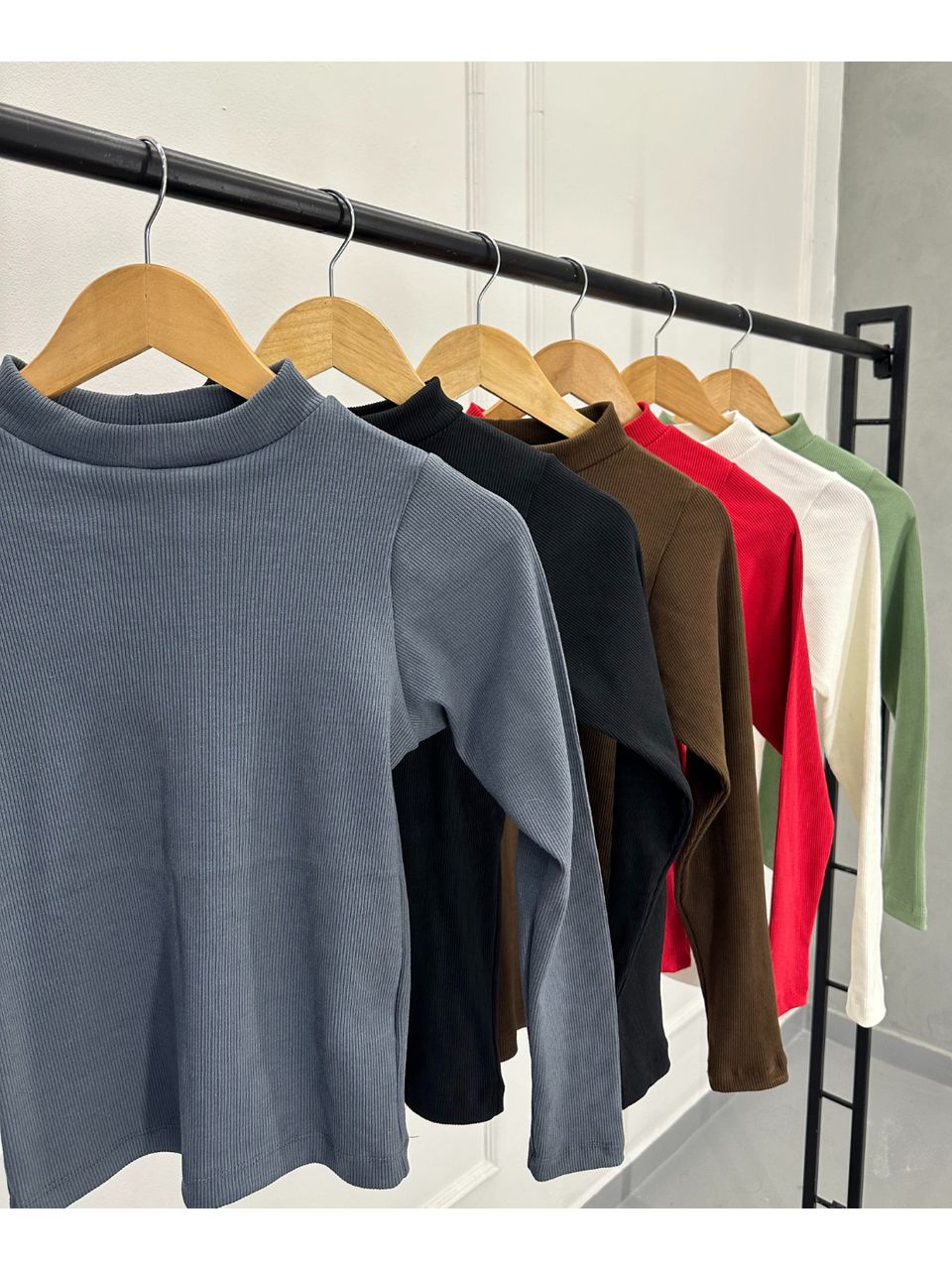 Blusa Canelada Marrom Manga Longa Bianca 