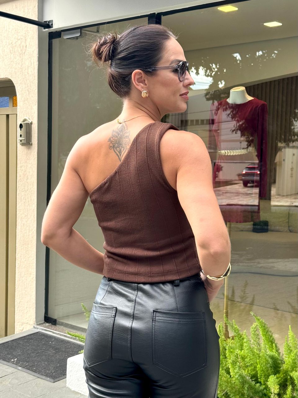 Cropped Nula Manga Marrom Helô