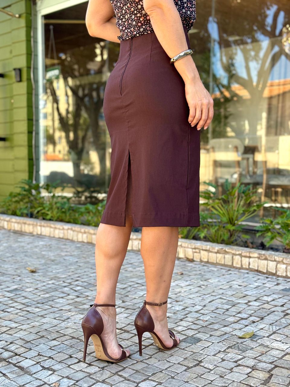 Saia Lápis Midi Alfaiataria Angelina Coffee