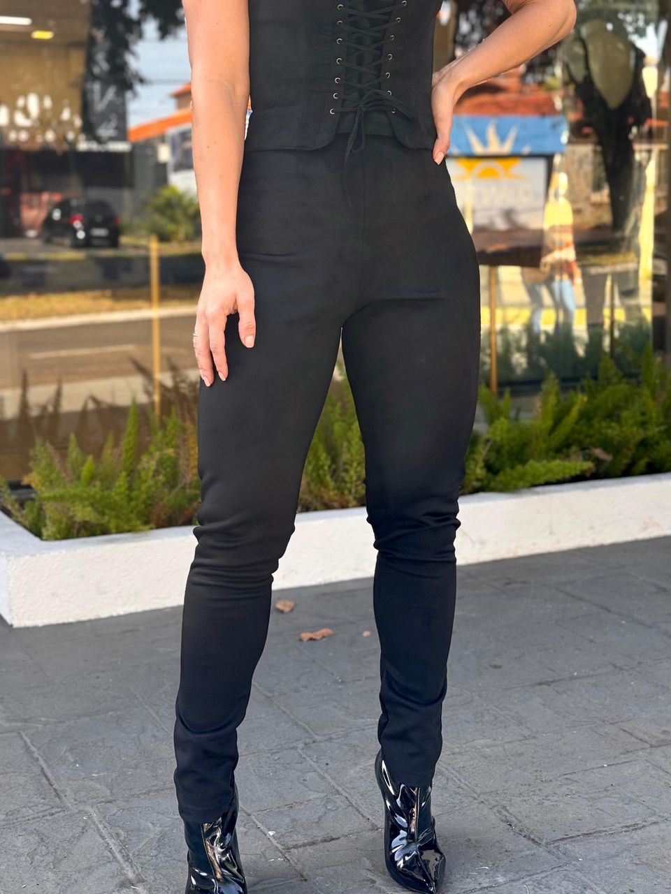 Calça Skinny Suede Elizabeth Preta