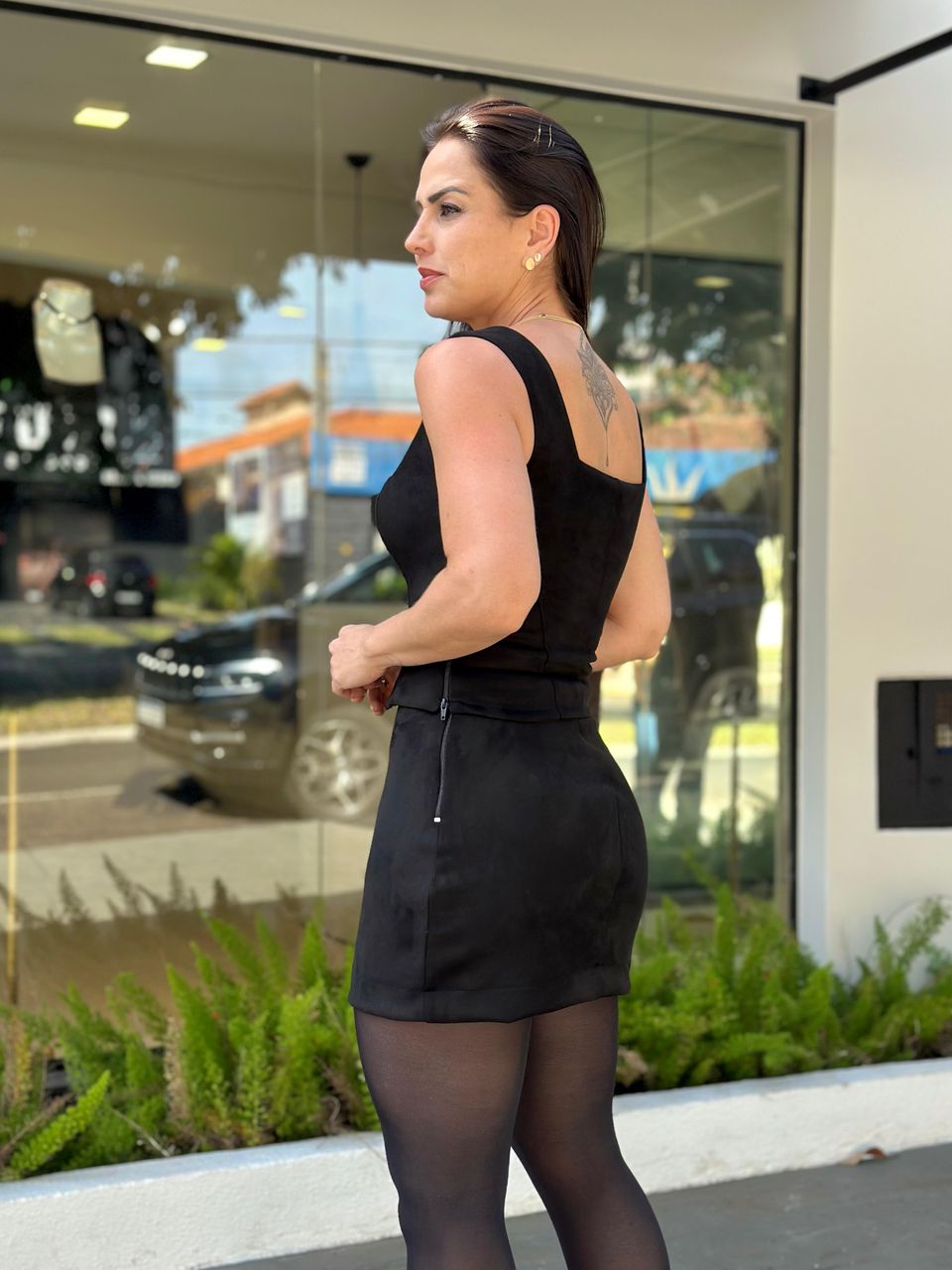 Saia Curta Suede Elizabeth Preta