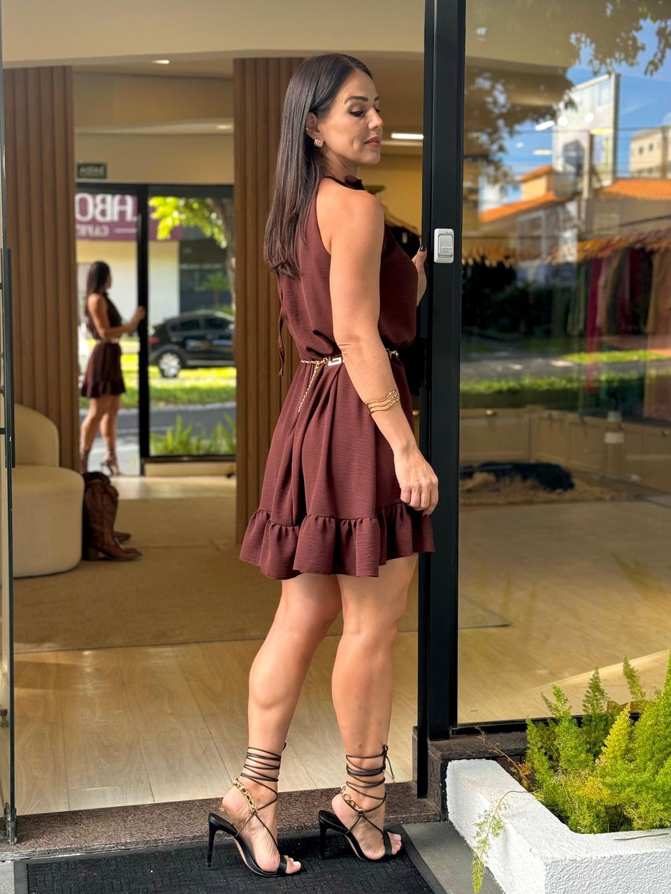 Vestido Crepe Evasê Constance Marrom 