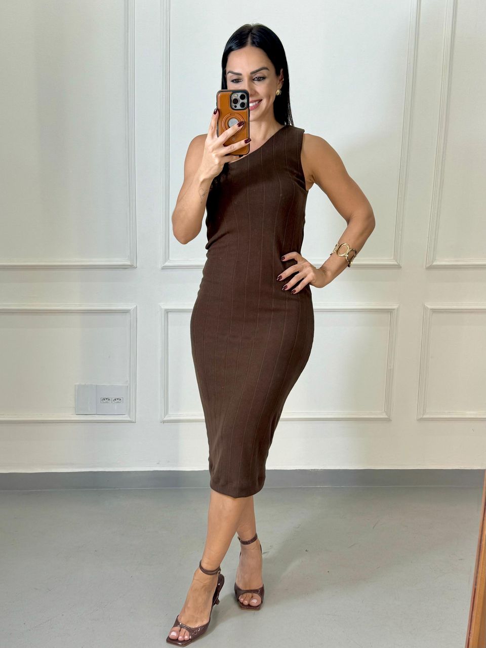 Vestido Midi Tubinho Nula Manga Manuella Marrom