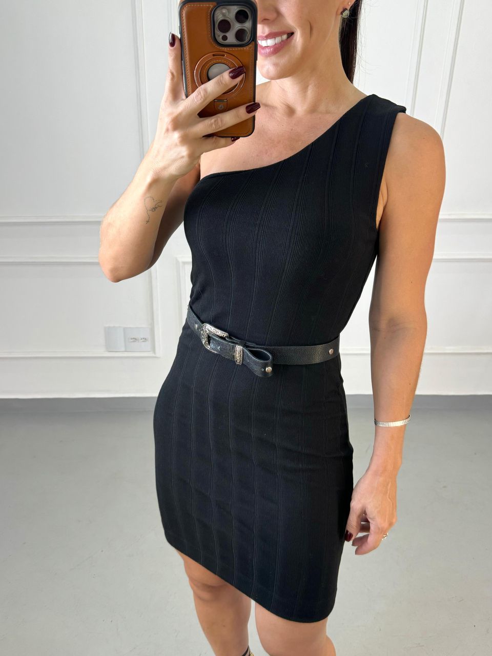 Vestido Tubinho Curto Nula Manga Penélope Preto - Arpaia