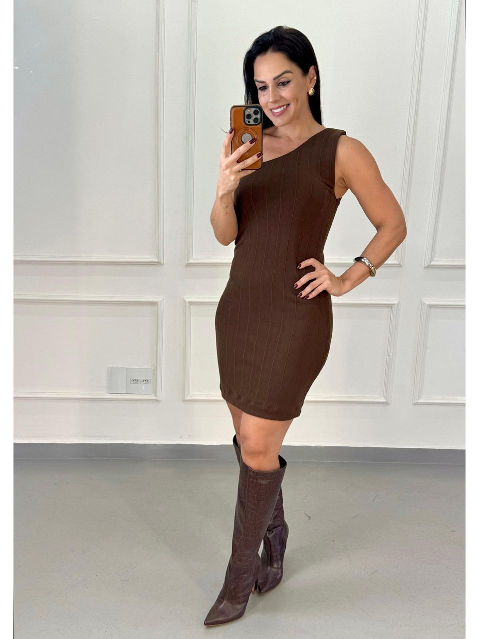 Vestido Tubinho Curto Nula Manga Penélope Marrom