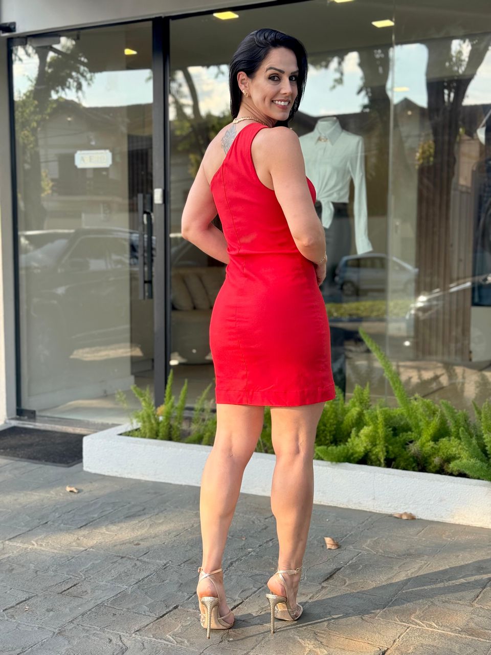 Vestido Curto Nula Manga Romana Vermelho