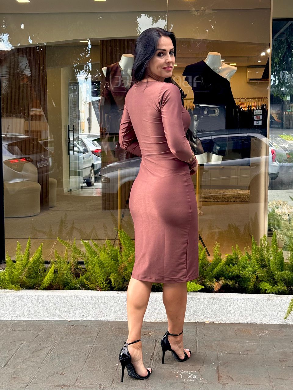 Vestido Midi Manga Longa Yasmin Marrom 