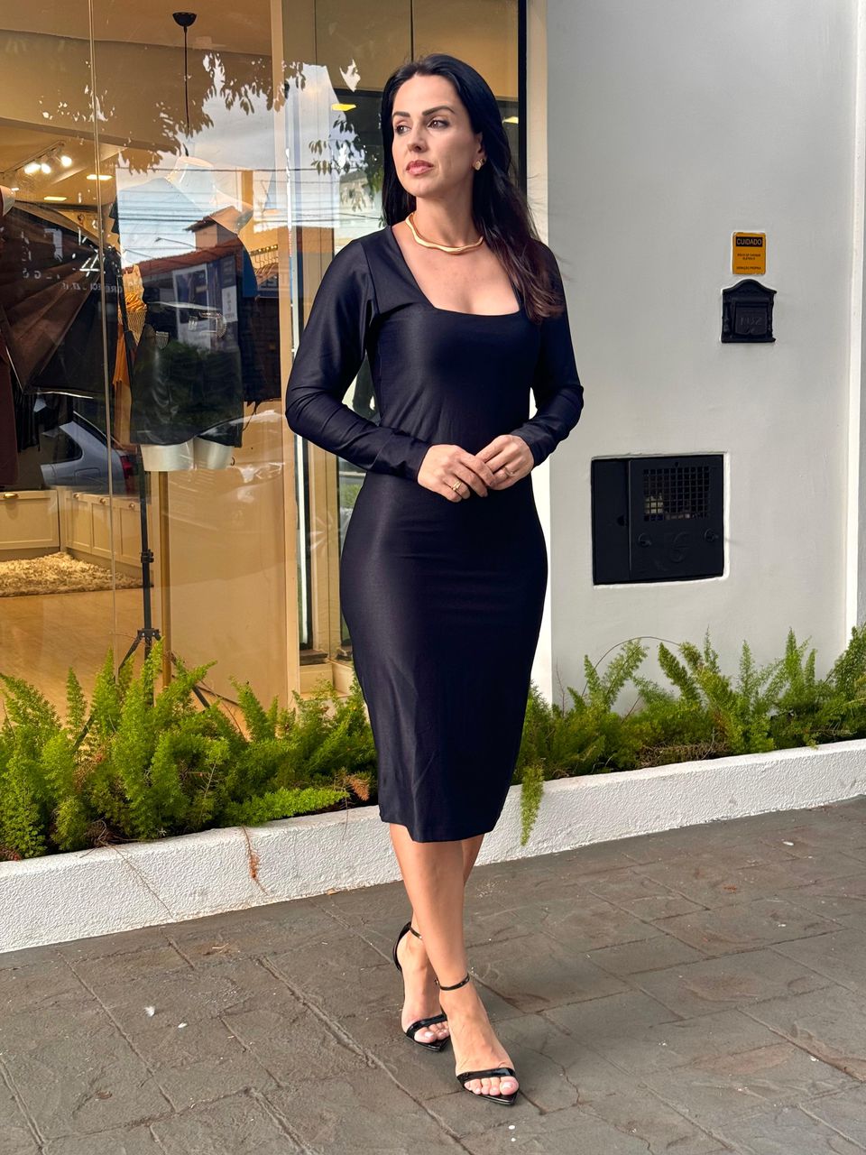 Vestido Midi Manga Longa Yasmin Preto