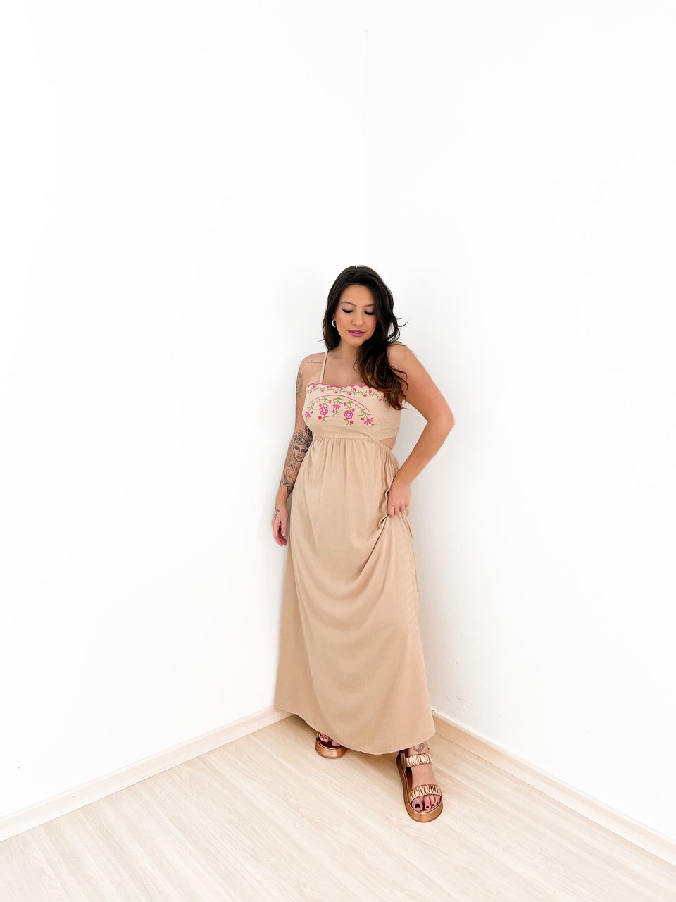 VESTIDO LAVINIA BORDADO NUDE