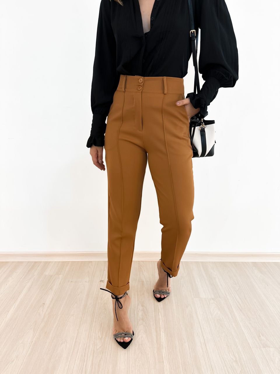 CALÇA NINA ALFAIATARIA CAPUCCINO - 0042950125 - CAROLLA FERRARO