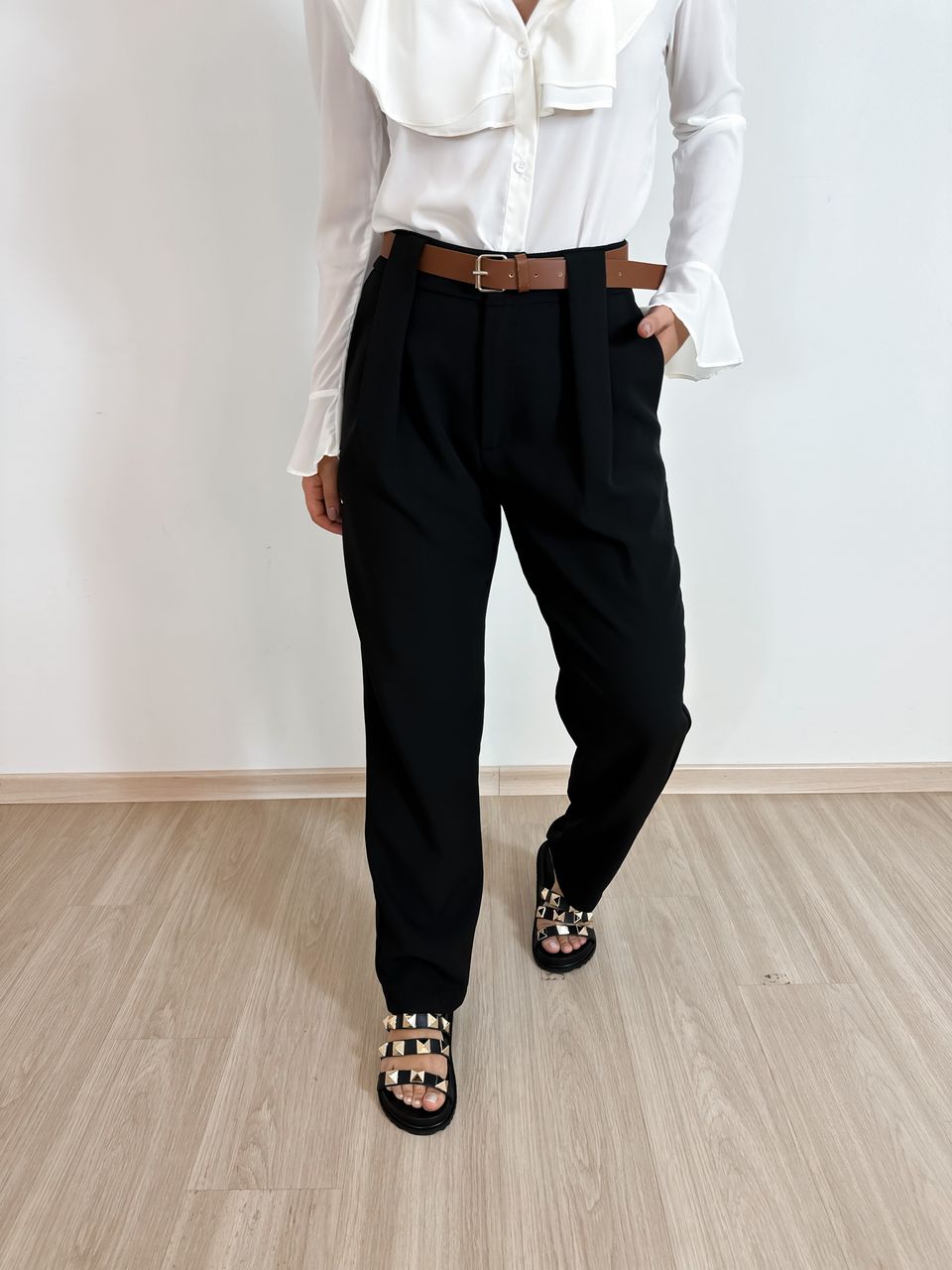 CALÇA COM CINTO ALFAIATARIA PRETA