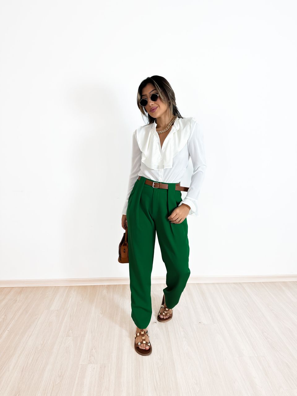 CALÇA COM CINTO ALFAIATARIA VERDE