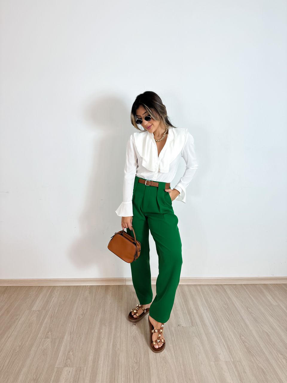 CALÇA COM CINTO ALFAIATARIA VERDE