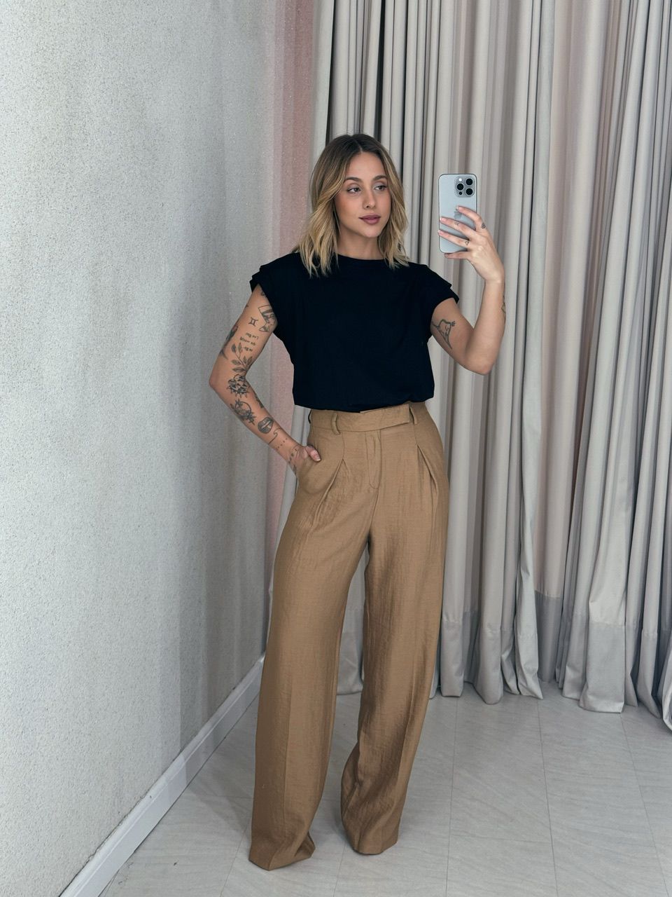 BLUSA MAYA DETALHE MANGA PRETA
