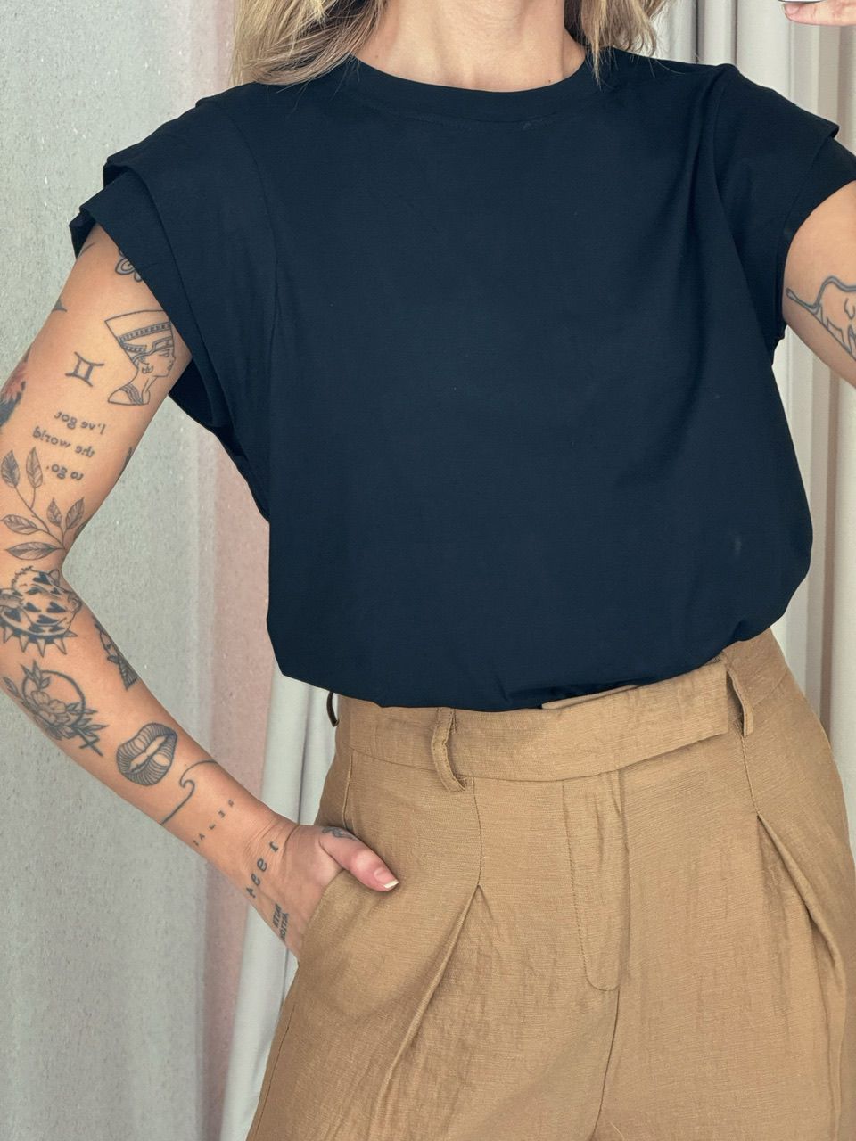 BLUSA MAYA DETALHE MANGA PRETA