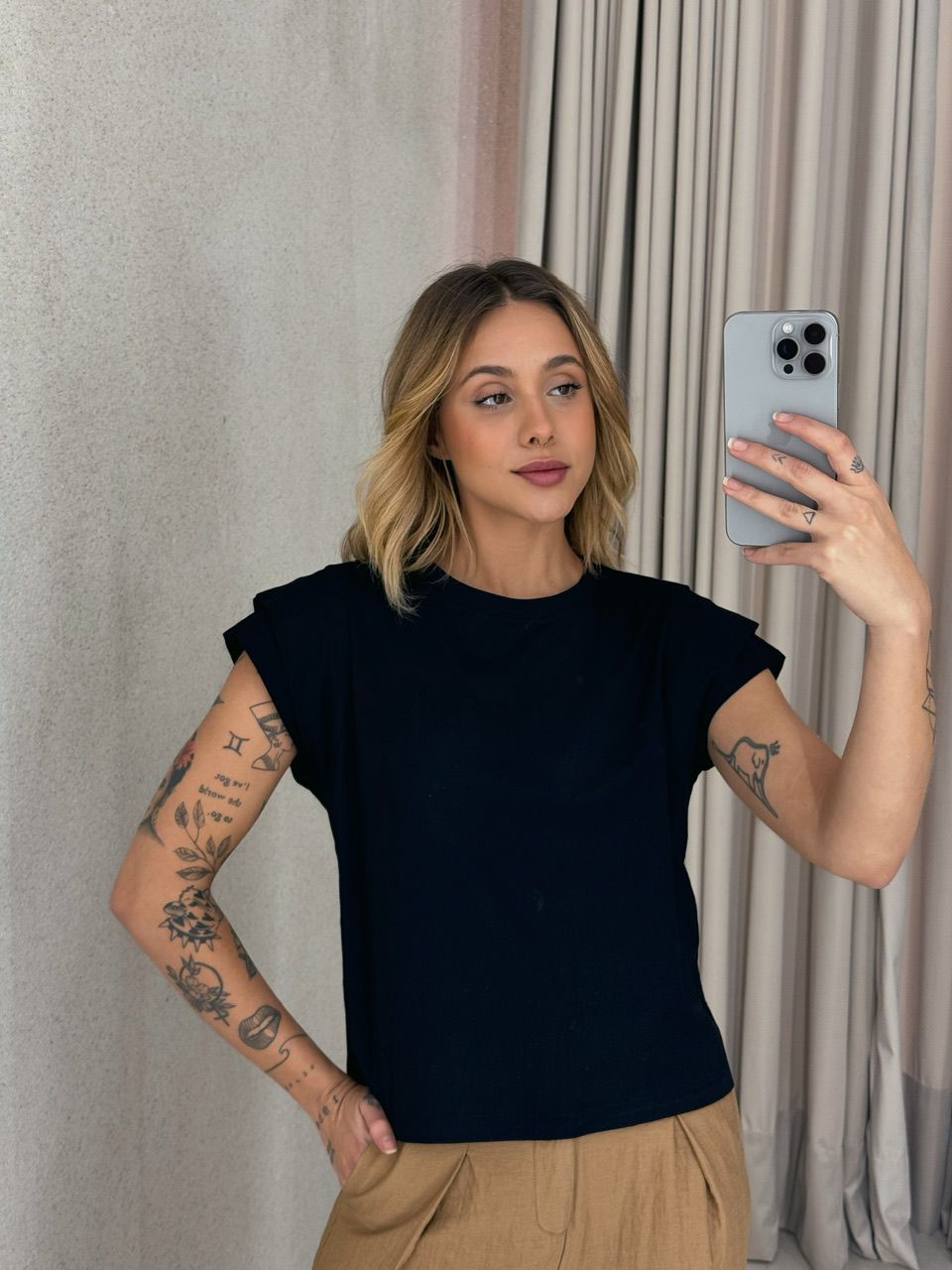 BLUSA MAYA DETALHE MANGA PRETA