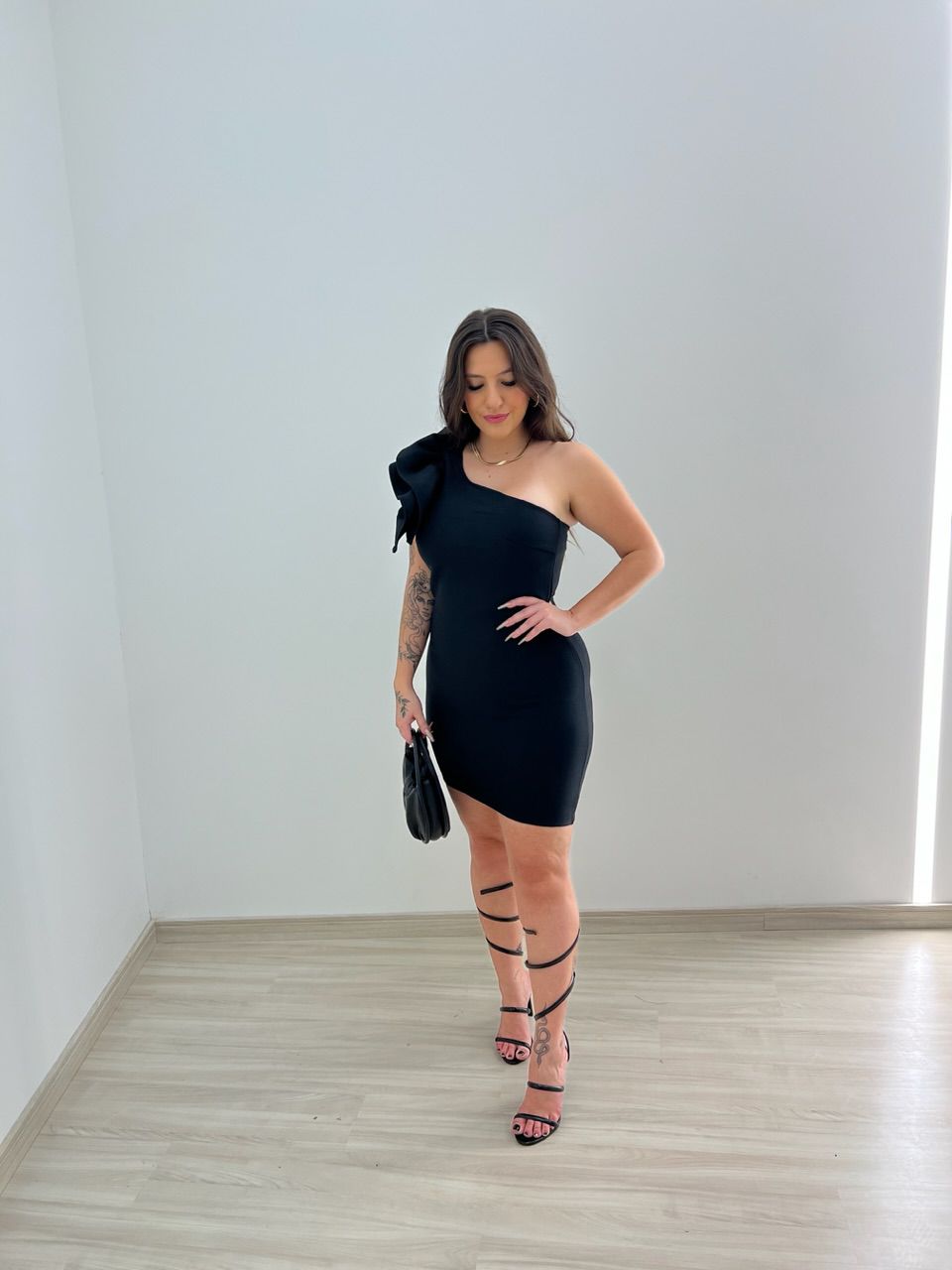 VESTIDO AISHA NULA MANGA PRETO