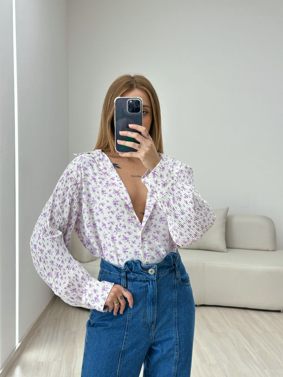 CAMISA FLORAL MANGA PLISSADA OFF/LILÁS