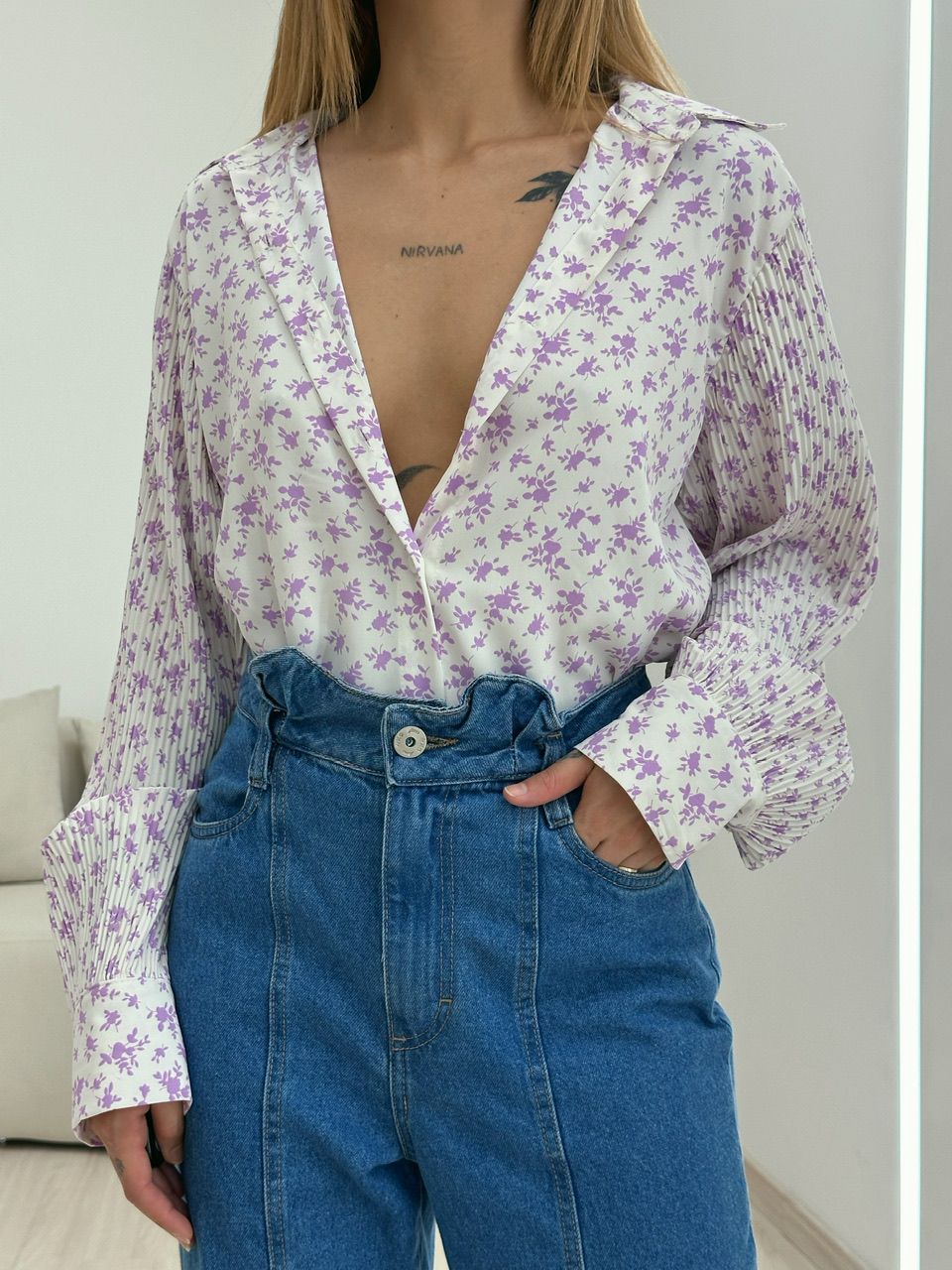 CAMISA FLORAL MANGA PLISSADA OFF/LILÁS