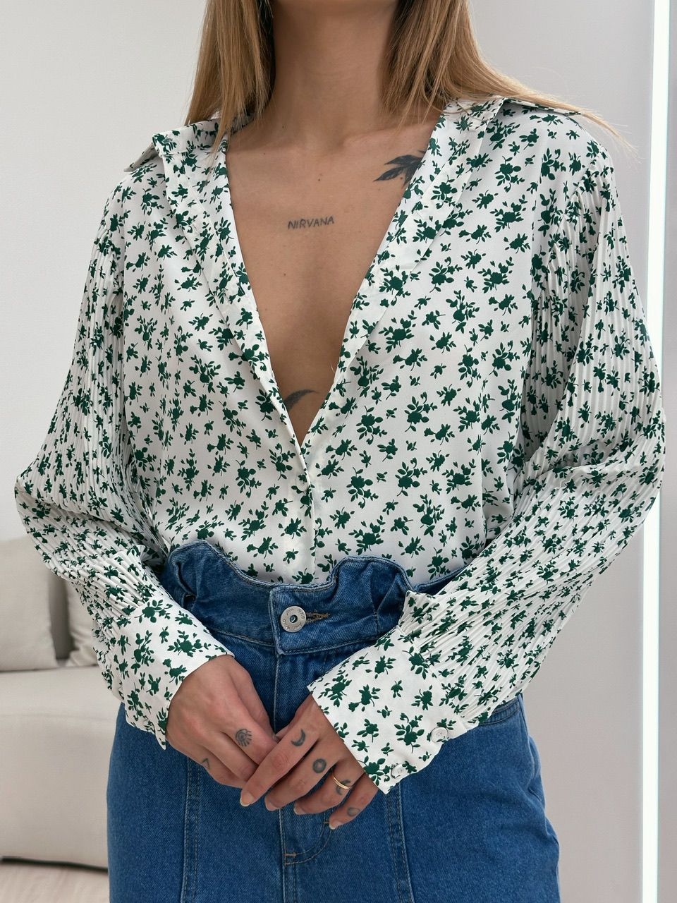 CAMISA FLORAL MANGA PLISSADA OFF/ VERDE