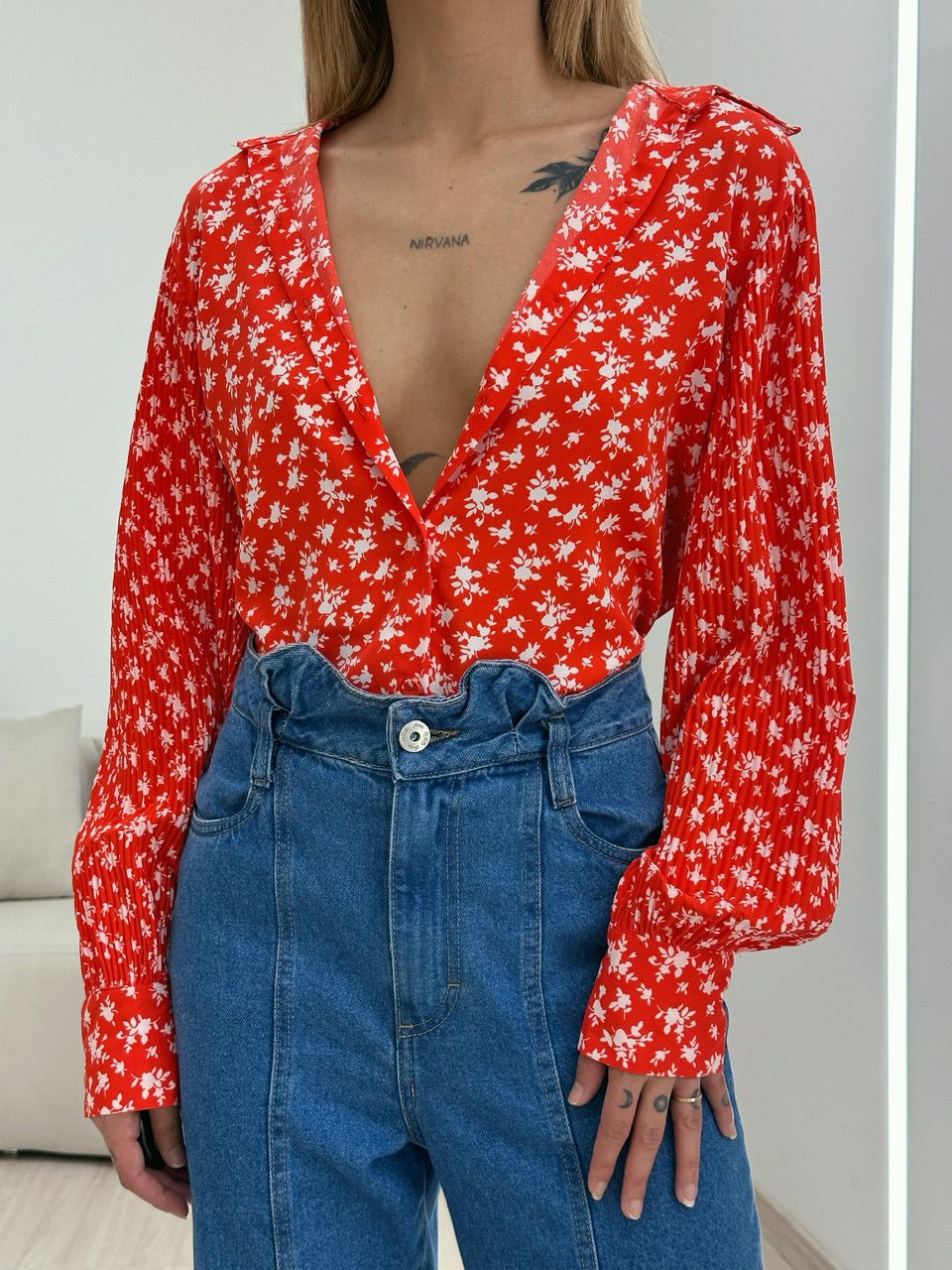 CAMISA FLORAL MANGA PLISSADA VERMELHA