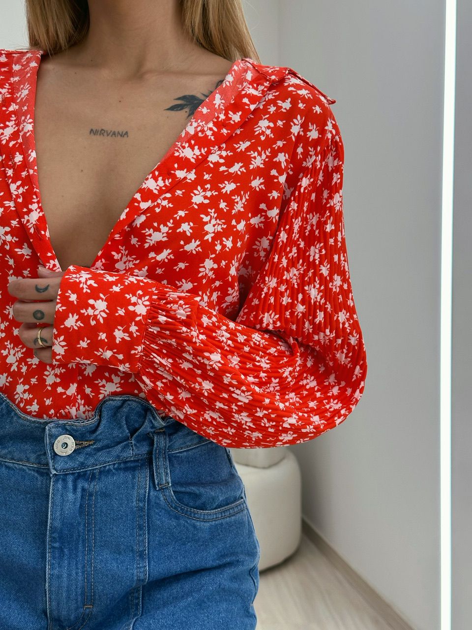 CAMISA FLORAL MANGA PLISSADA VERMELHA