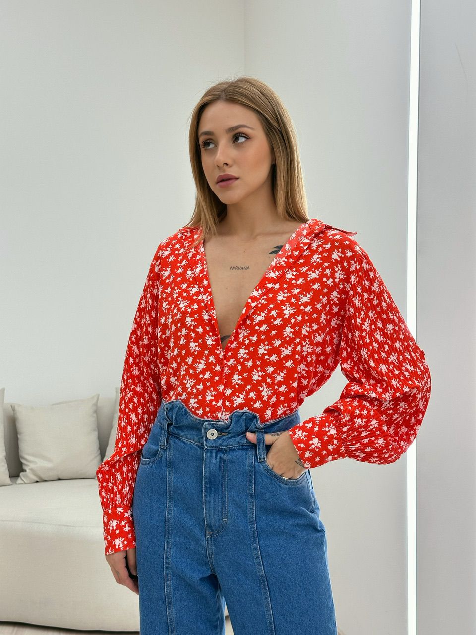 CAMISA FLORAL MANGA PLISSADA VERMELHA - 0050420007 - CAROLLA FERRARO