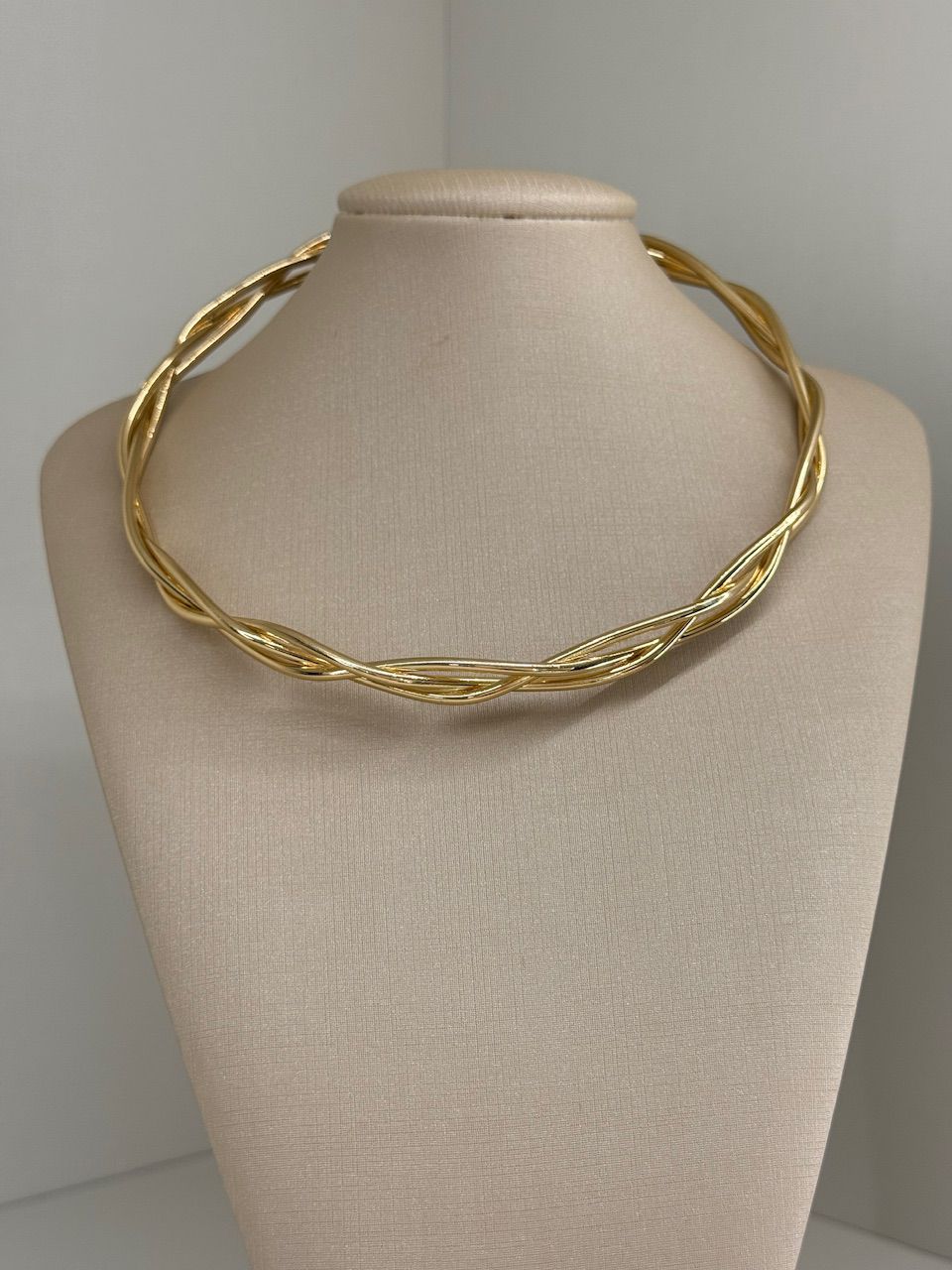 CHOKER VIVI TRANÇADA DOURADA - 0063930085 - CAROLLA FERRARO