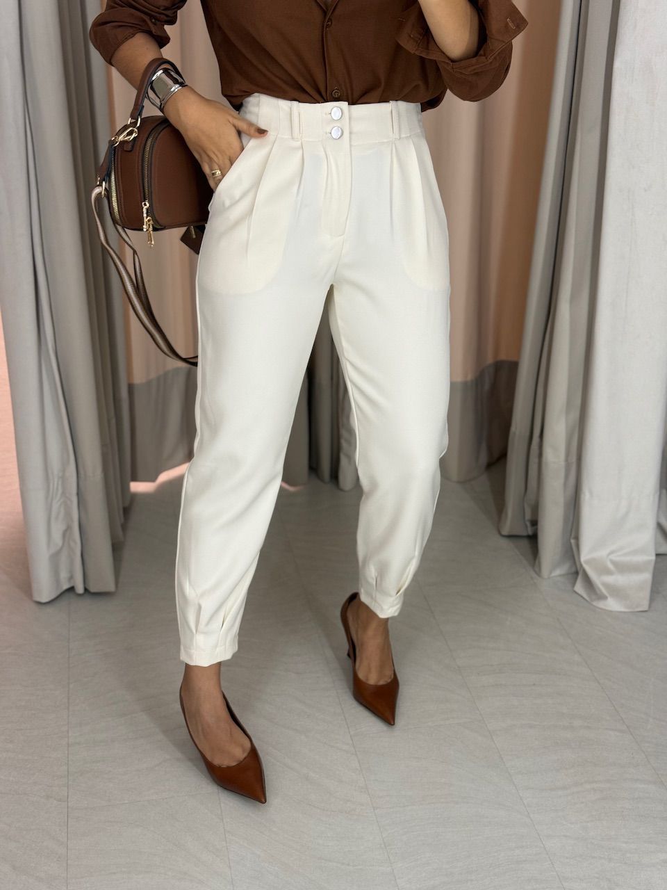 CALÇA SANDRA CENOURA AREIA - 0063900110 - CAROLLA FERRARO