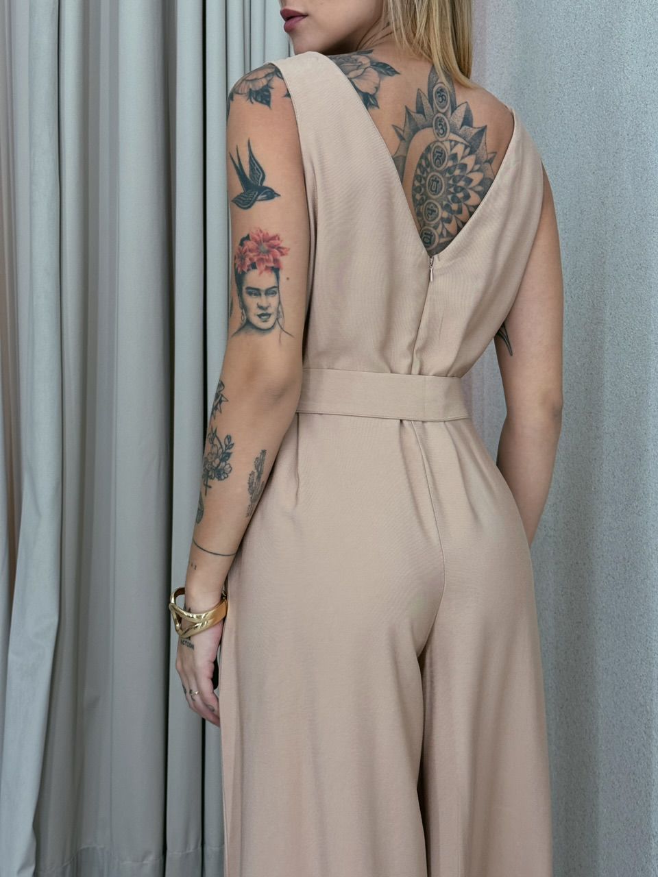 MACACÃO BRENDA PANTALONA BEGE
