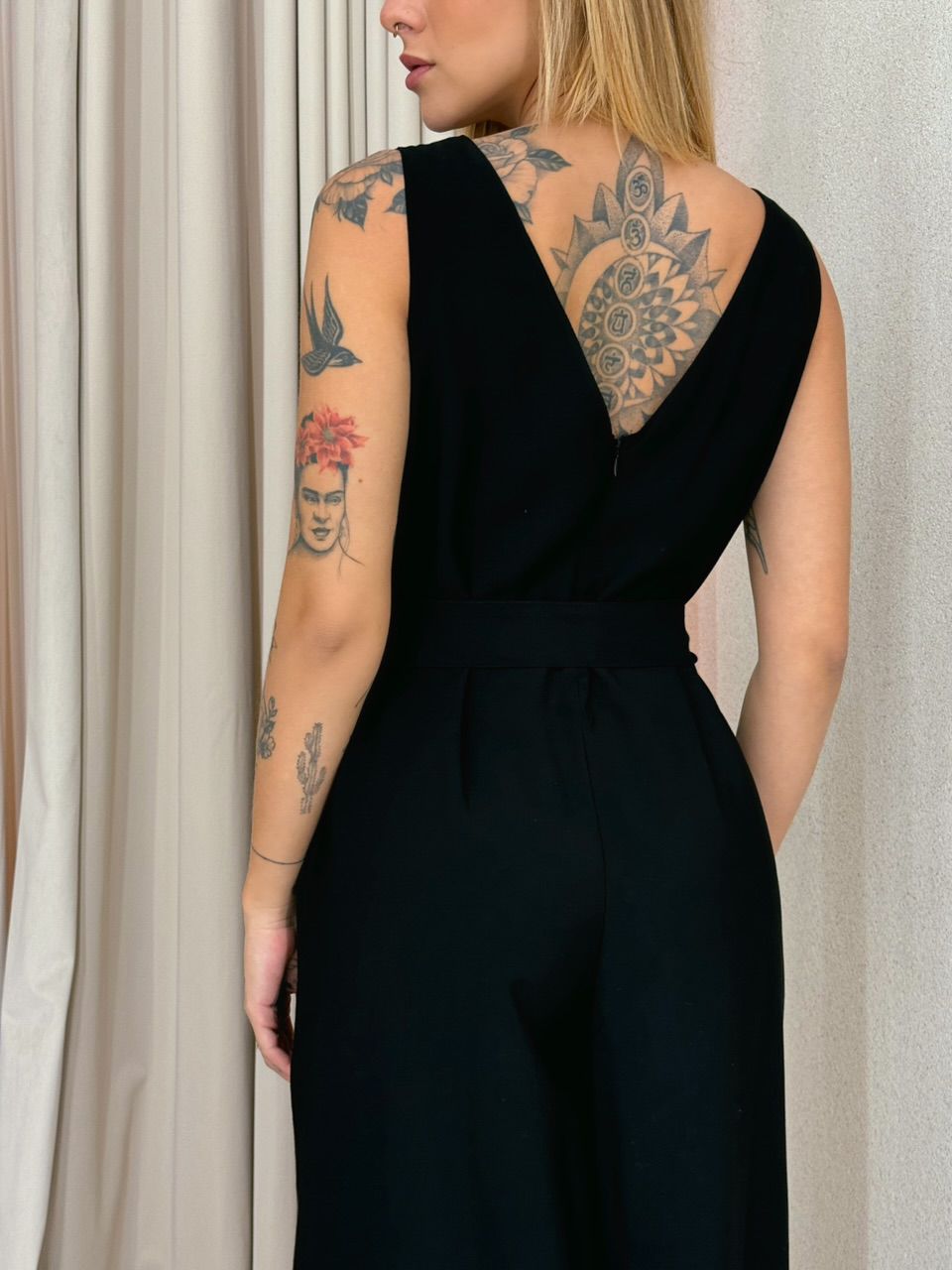 MACACÃO BRENDA PANTALONA PRETO