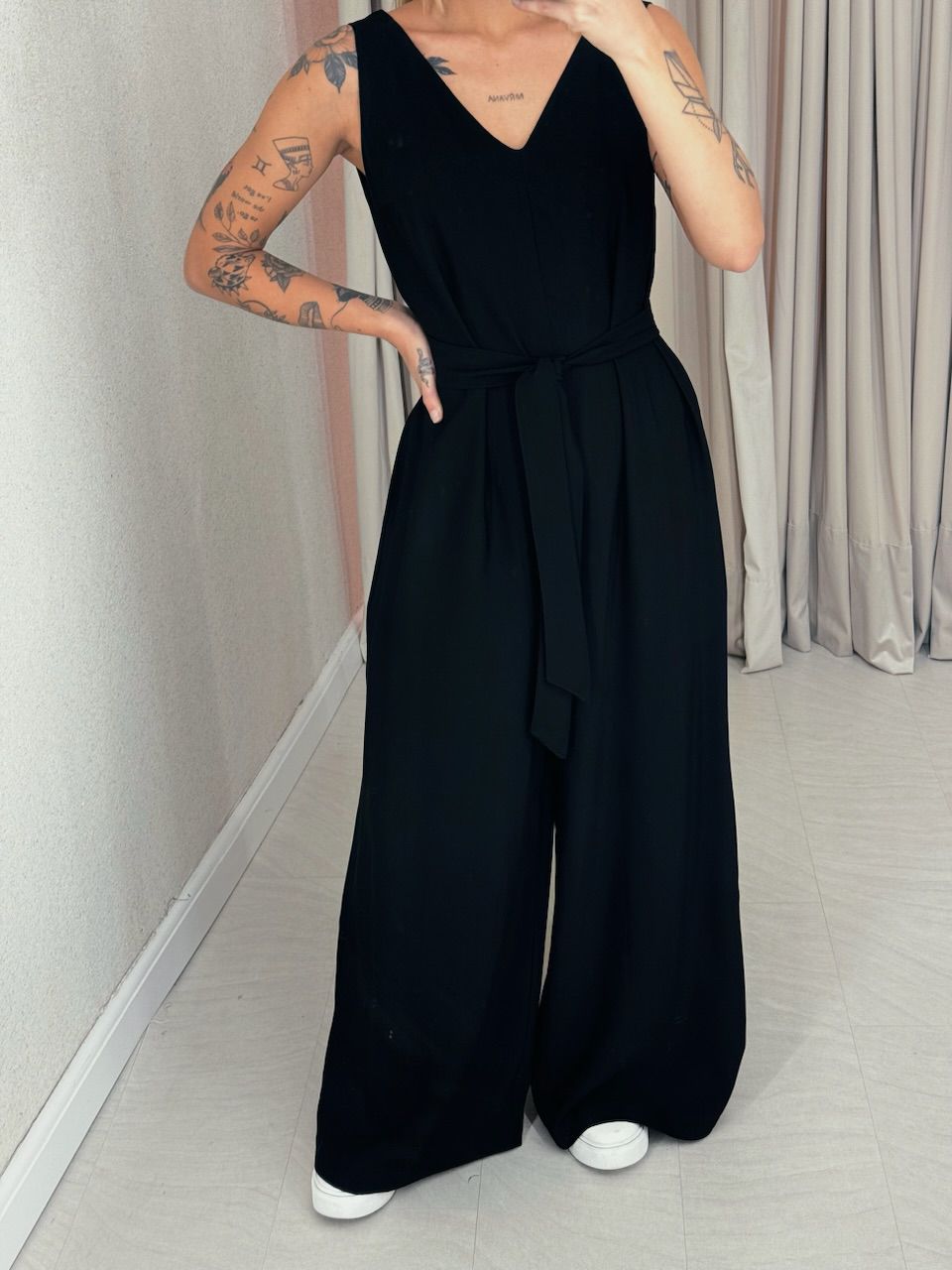 MACACÃO BRENDA PANTALONA PRETO