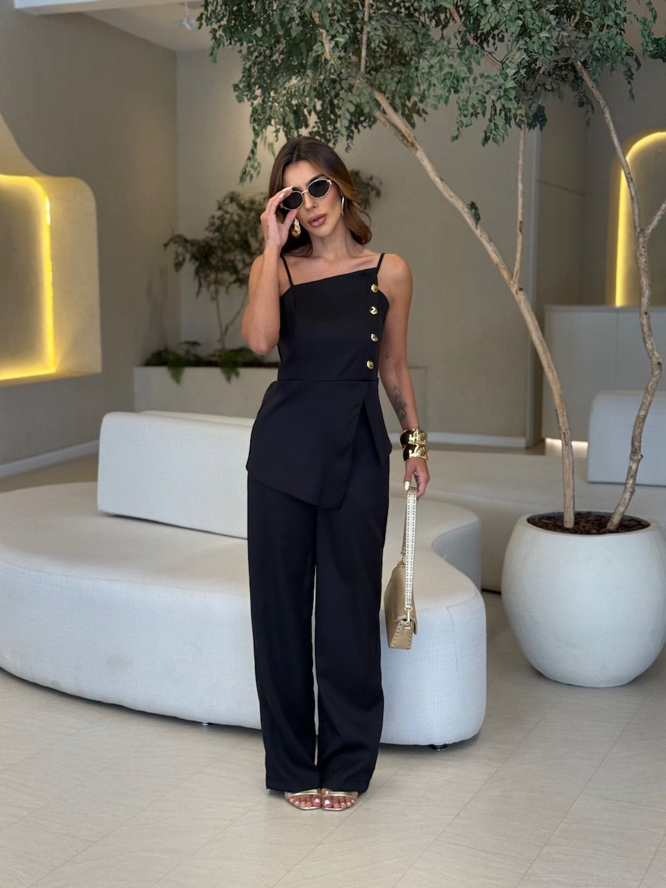 CONJUNTO AGNES BLUSA ASSIMÉTRICA PRETO - 006840003... - CAROLLA FERRARO