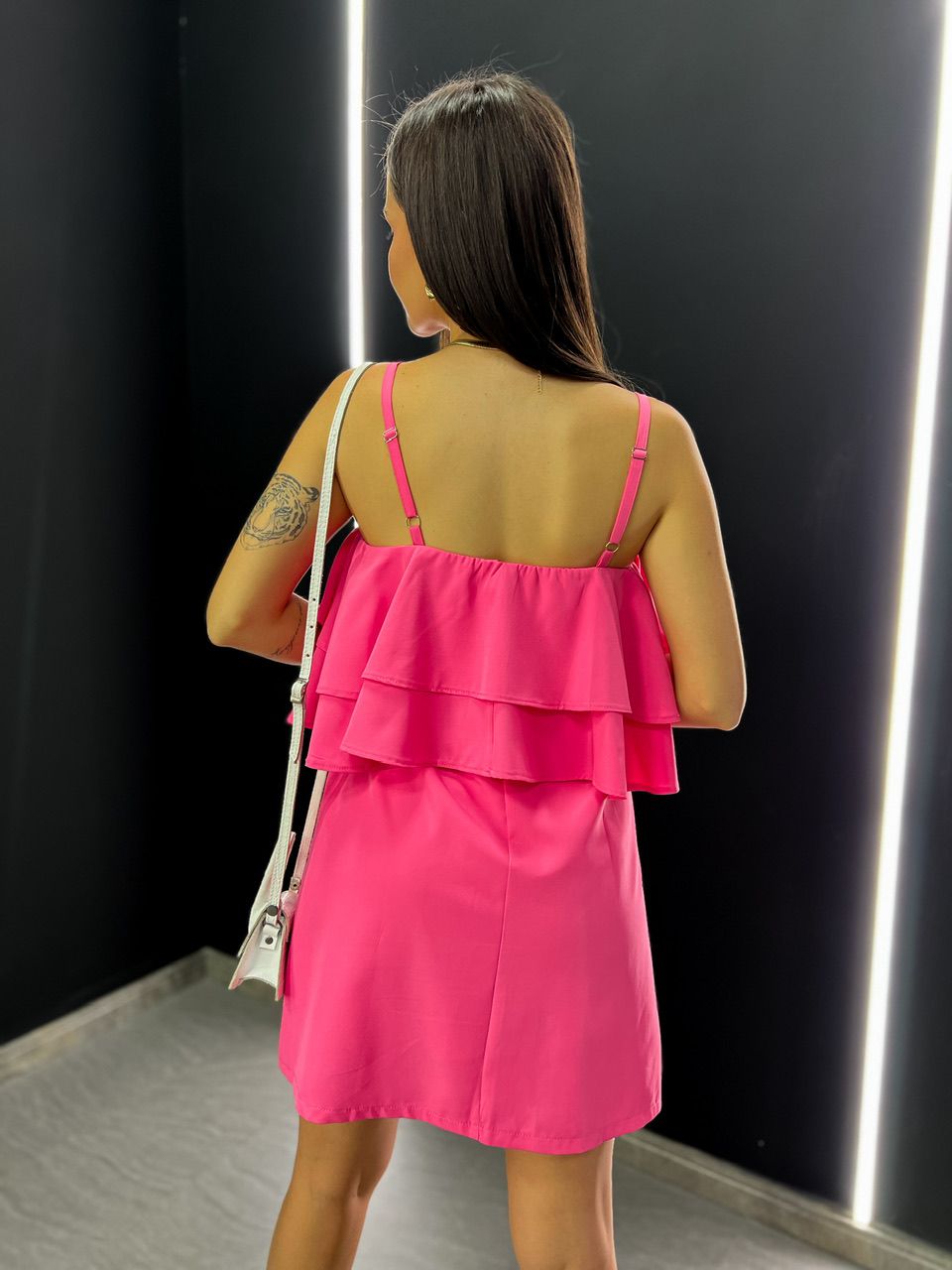 VESTIDO RETO BABADO ROSA