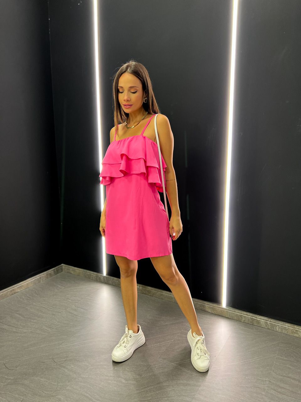 VESTIDO RETO BABADO ROSA