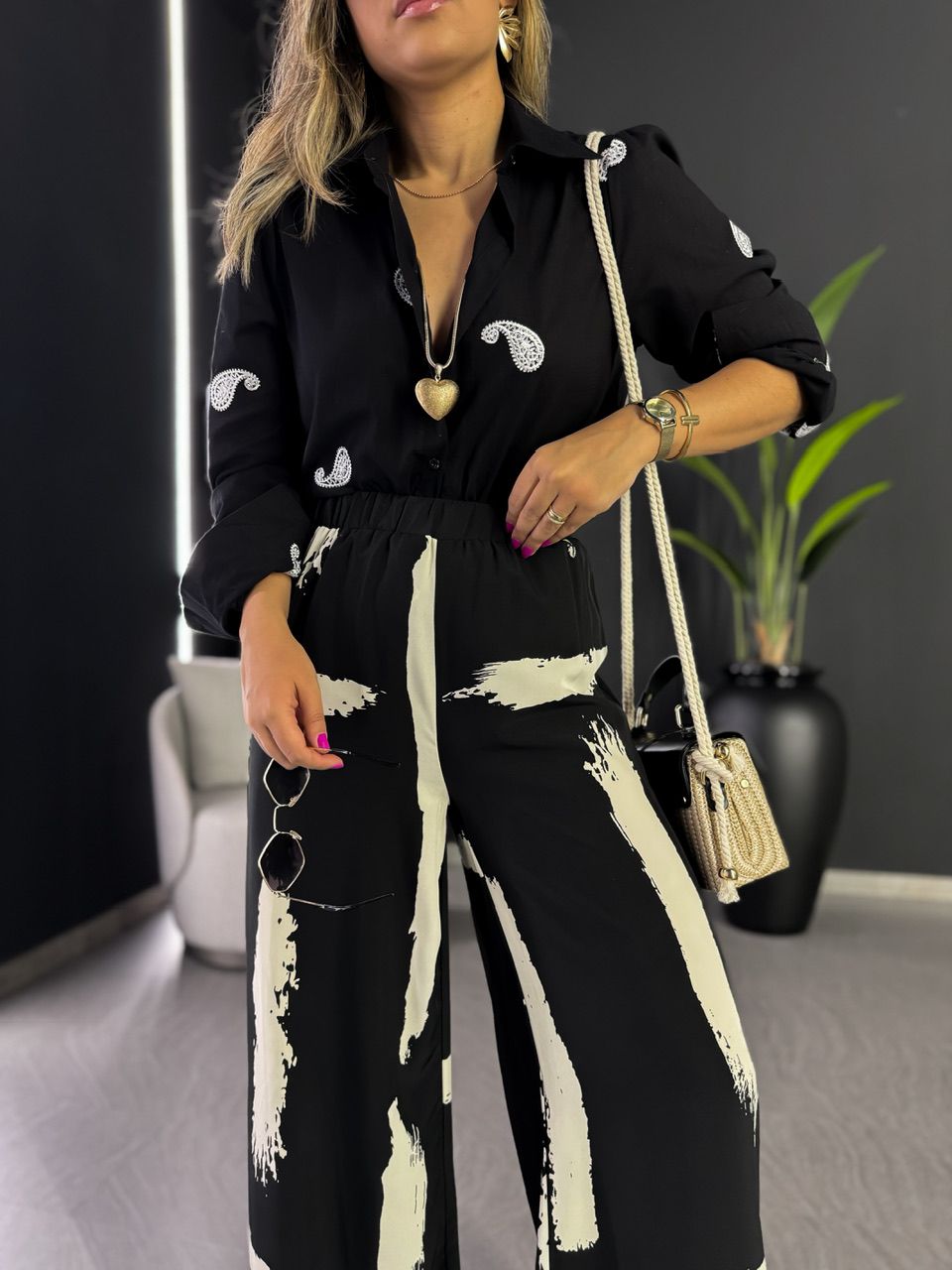 CALÇA MAYA ESTAMPADA PRETA