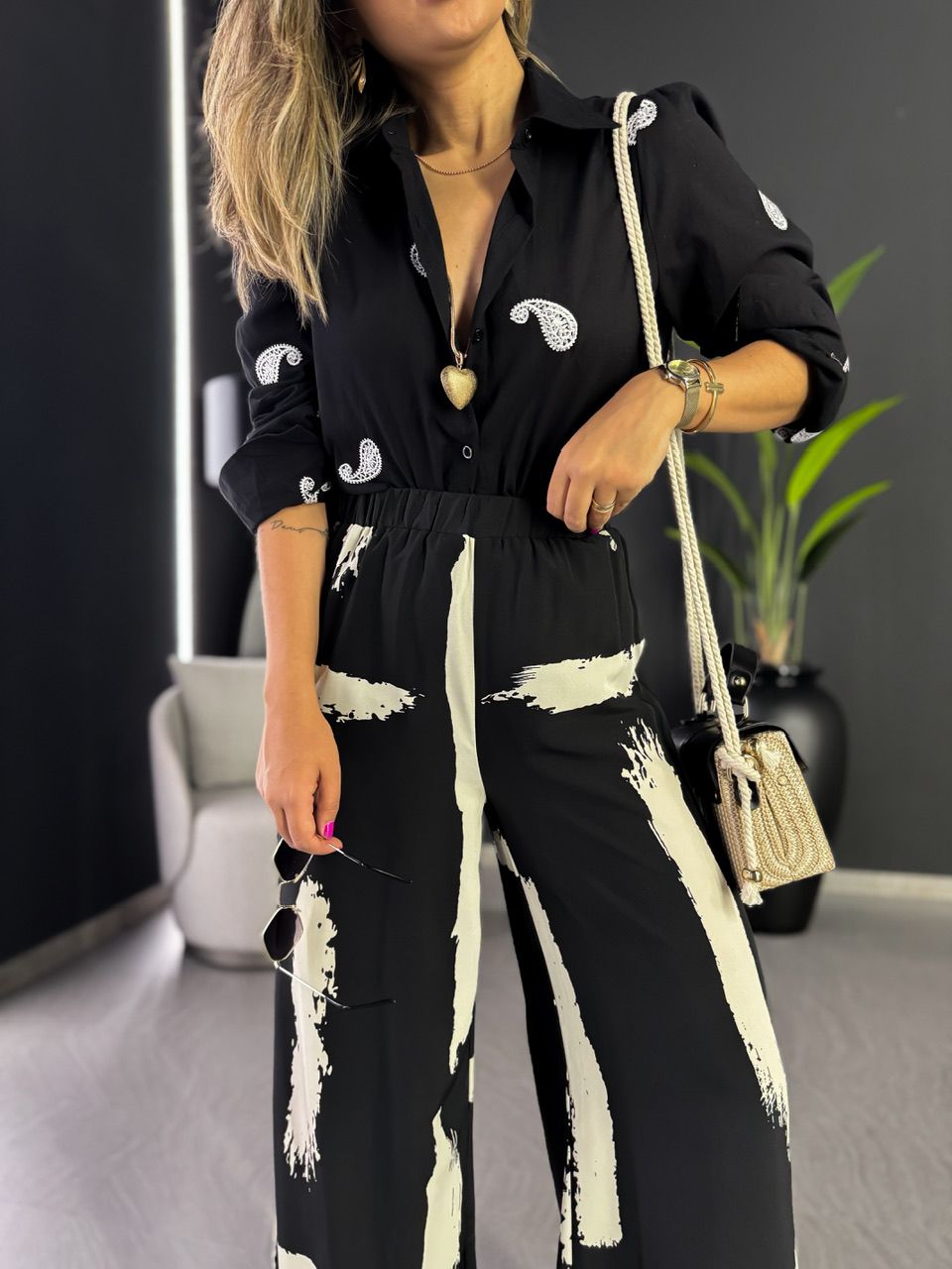 CAMISA IRIS PRETA