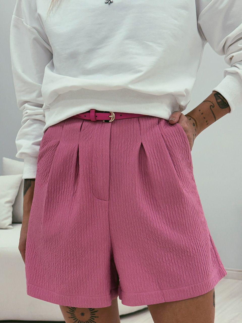 SHORT AMANDA COM CINTO ROSA
