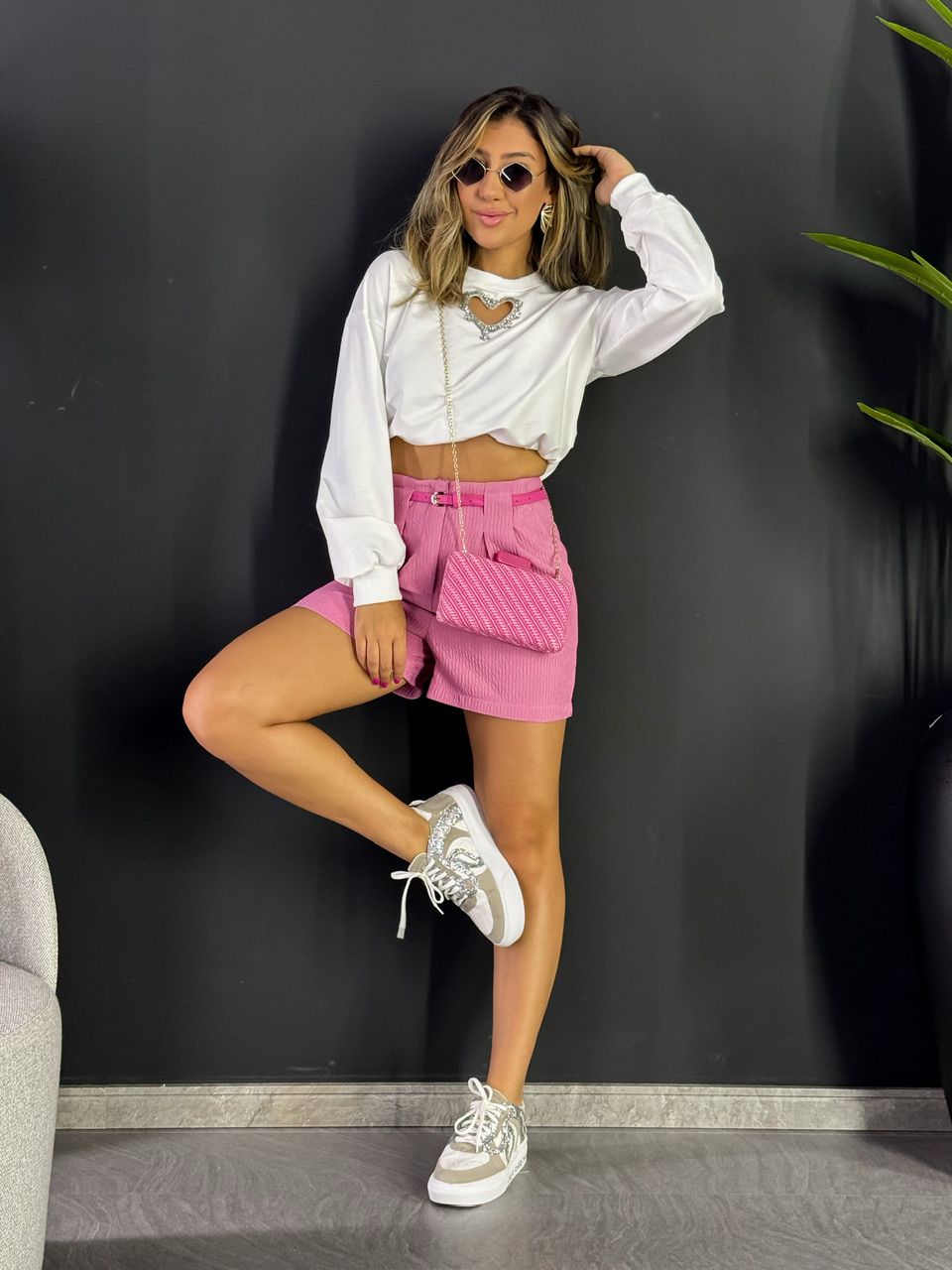 SHORT AMANDA COM CINTO ROSA