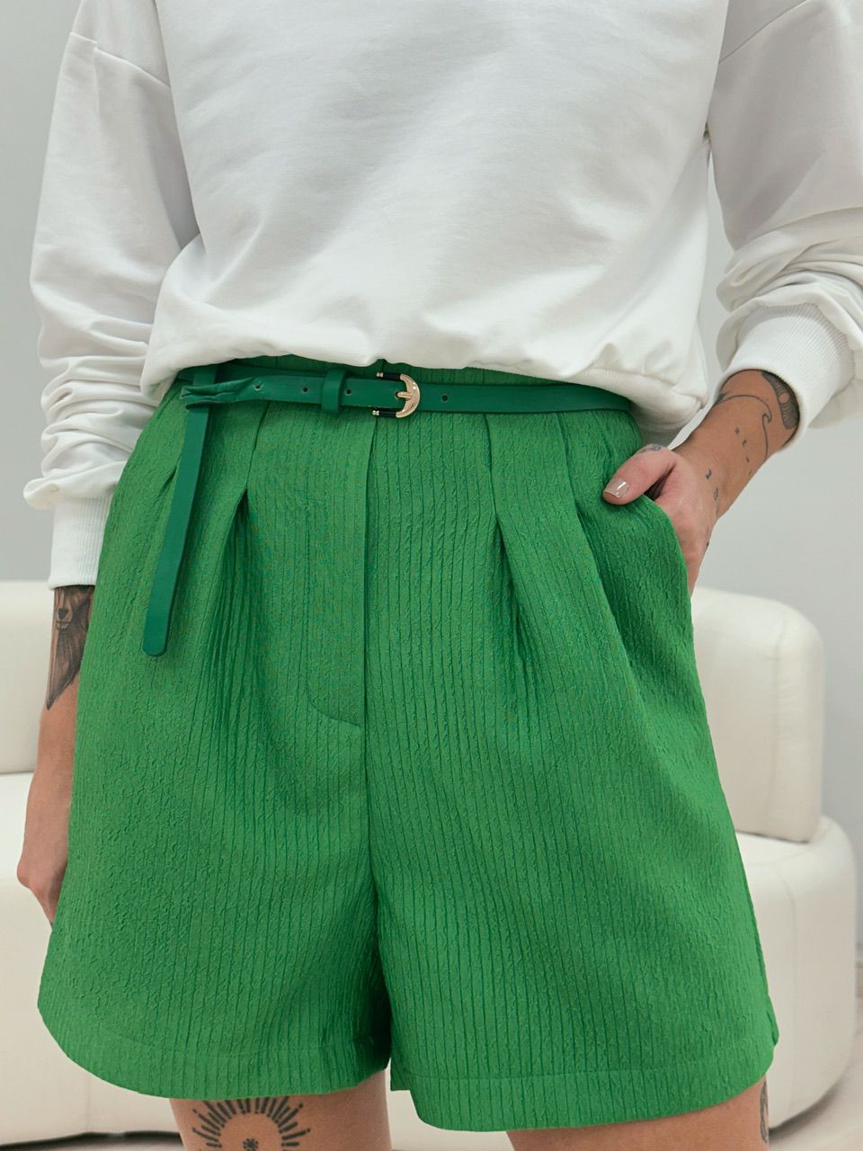 SHORT AMANDA COM CINTO VERDE - 0048310014 - CAROLLA FERRARO