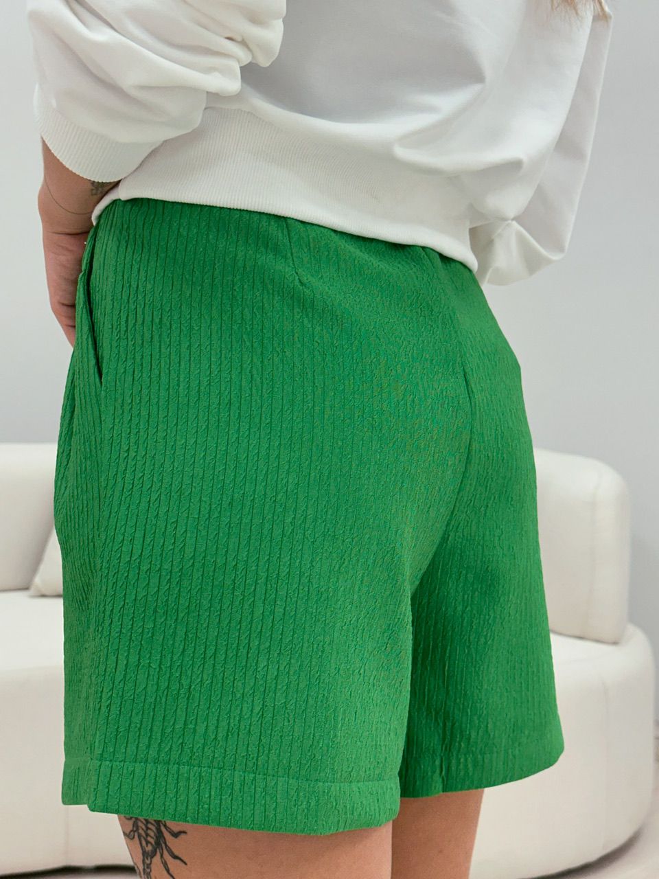 SHORT AMANDA COM CINTO VERDE