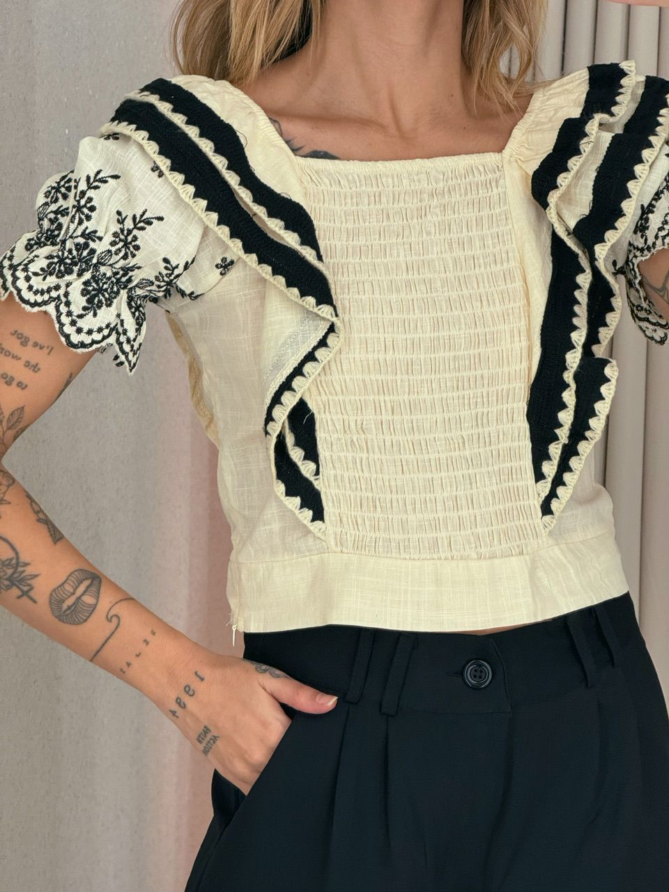 BLUSA FABIANA LASTEX BORDADA MARFIM