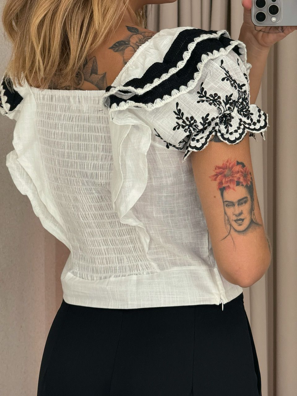 BLUSA FABIANA LASTEX BORDADA OFF