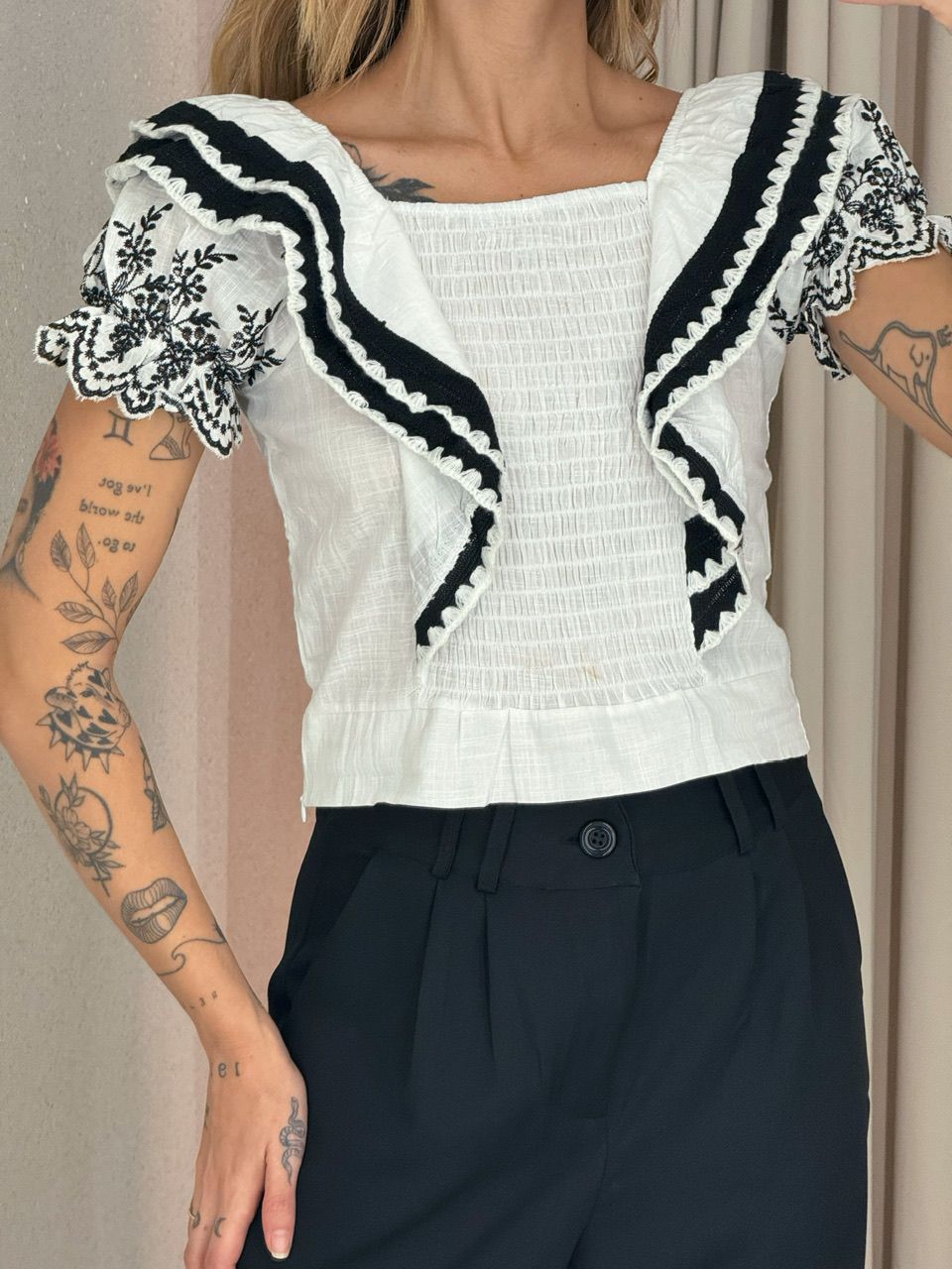 BLUSA FABIANA LASTEX BORDADA OFF