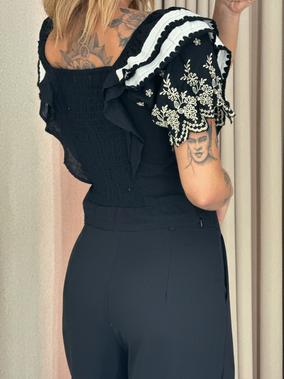 BLUSA FABIANA LASTEX BORDADA PRETA